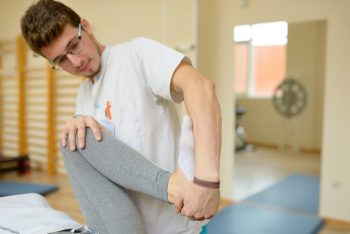Recuperarea hemiplegiei – tehnici specifice de facilitare-inhibare