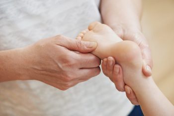 Stimularea dezvoltarii neuro-motorii la copiii cu paralizie cerebrala infantila (Bobath)