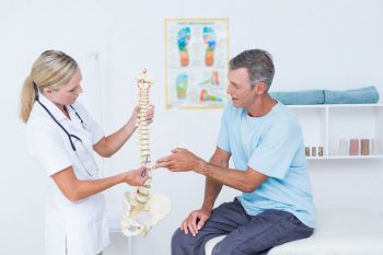 5 bărbați cu paralizie au putut să își miște picioarele cu ajutorul unei metode non-invazive de stimulare a coloanei vertebrale