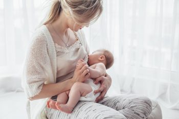 Beneficiile alăptării pentru mamă și sugar