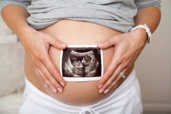 Premieră în România: femeile la menopauză vor putea rămâne însărcinate!