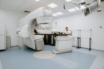 Un nou centru oncologic oferă soluții pentru bolnavii de cancer