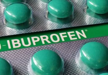 Ibuprofenul: indicaţii, mecanism de acțiune, reacţii adverse și contraindicații