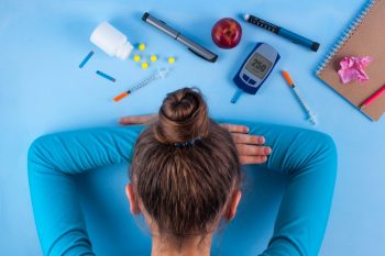 Plasturele inteligent care monitorizează nivelul glicemiei fără durere