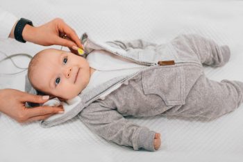 Screeningul auditiv ar putea ajuta la descoperirea nou-născuților cu autism