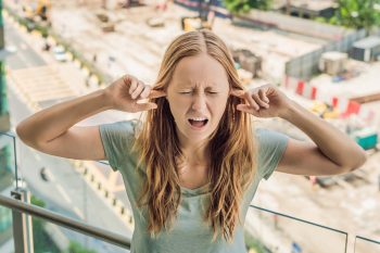 Zgomotul urban crește riscul demenței