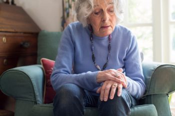 Lipsa interacţiunilor sociale agravează simptomele bolii Parkinson