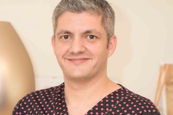Când trebuie înlocuită periuța de dinți – sfaturile stomatologului