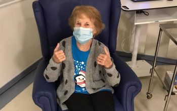 Prima persoană vaccinată împotriva COVID-19 are 90 de ani
