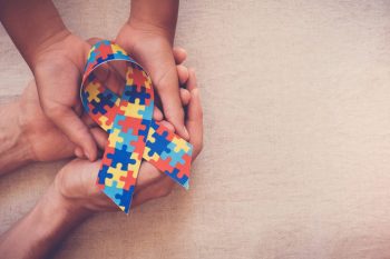 Studiu: Pacienţii cu afecțiuni genetice prezintă simptome ale autismului