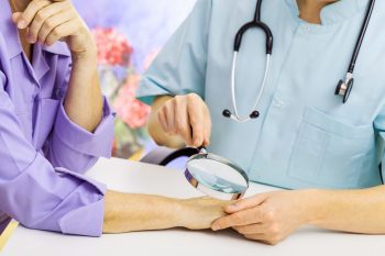 Melanomul ar putea fi tratat cu un nou medicament