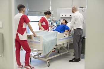 Academia Europeană pentru Asistenți Medicali pregăteşte o nouă generaţie de studenţi