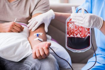 Anemia hemolitică poate afecta pacienții de orice vârstă