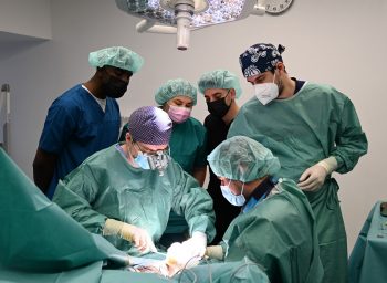 Premieră în România – reconstrucția unui ligament prin recoltare din tendon propriu