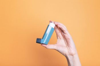 Episoadele de astm bronșic în zilele călduroase – gestionarea simptomelor și prevenție