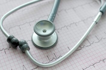 Prevenția accidentelor aterotrombotice și tromboembolice în cazul pacienților cu fibrilație atrială