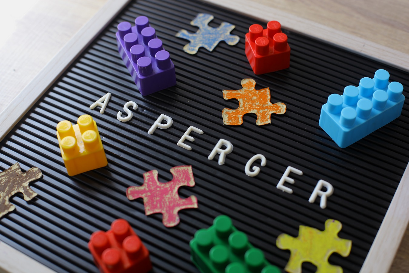 Sindrom Asperger – informații despre cauze, simptome, tratament