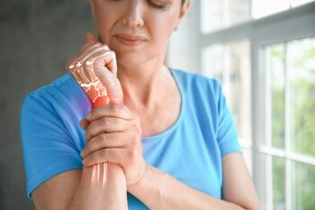 Noi perspective în tratamentul osteoporozei postmenopauză
