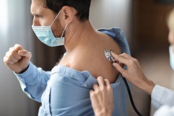 Alveolita pulmonară: factori de risc, manifestări clinice și implicații terapeutice