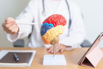 Primul test de sânge pentru depistarea bolii Alzheimer, aprobat de FDA